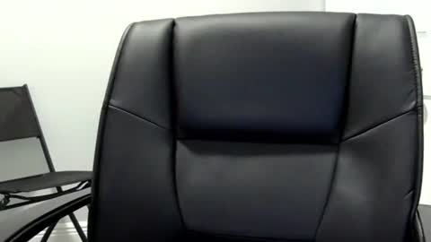 Snapshot of ossibottom chatting on 27, 5, 2026 Ossi online show from 27, 5, 2026