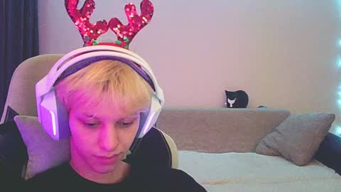 Snapshot of ostin_meoww chatting on 18, 12, 2024 Ostin online show from 18, 12, 2024