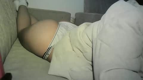 oumaimasoufaine66 online show from 2, 12, 2025