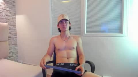 Snapshot of owenn_17 chatting on 2, 10, 2025 owwn online show from 2, 10, 2025
