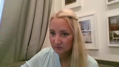 Snapshot of oxifoxi chatting on 6, 10, 2025 oxifoxi online show from 6, 10, 2025