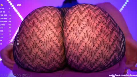 Snapshot of oxlemon chatting on 7, 3, 2025 oxlemon online show from 7, 3, 2025