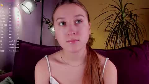 Snapshot of oziecarmona chatting on 22, 10, 2025 Caroline or just Lina online show from 22, 10, 2025