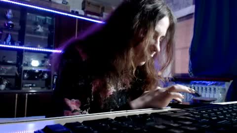Ella online show from 21, 4, 2026
