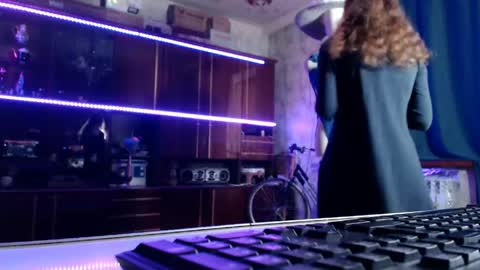 Ella online show from 27, 4, 2026