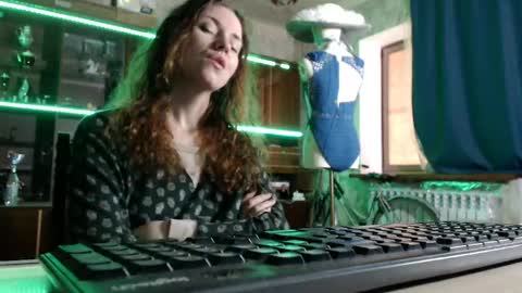 Ella online show from 3, 5, 2026