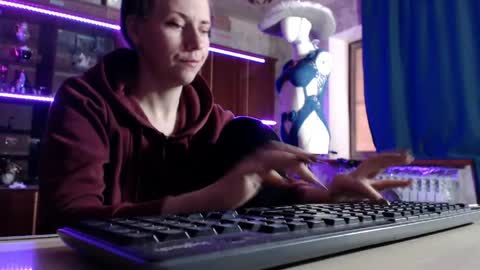 Ella online show from 6, 5, 2026