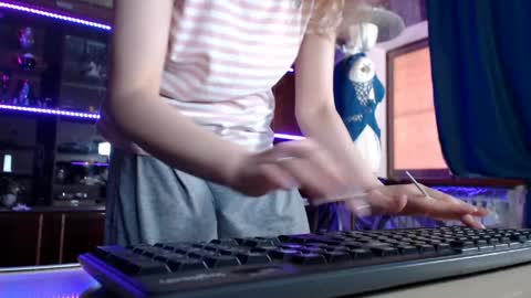 Ella online show from 7, 5, 2026