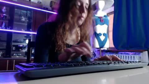 Ella online show from 10, 5, 2026
