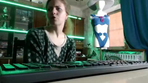 Ella online show from 11, 5, 2026