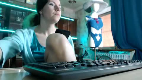 Ella online show from 13, 5, 2026