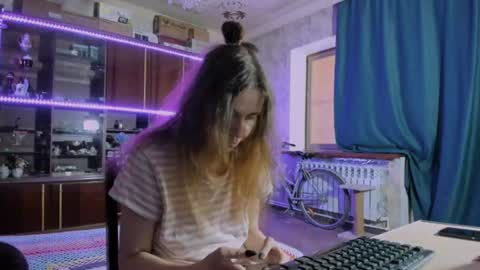 Ella online show from 13, 6, 2026