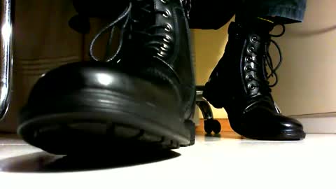 Snapshot of pablomenesssl chatting on 5, 1, 2025 Pablo Meness online show from 5, 1, 2025