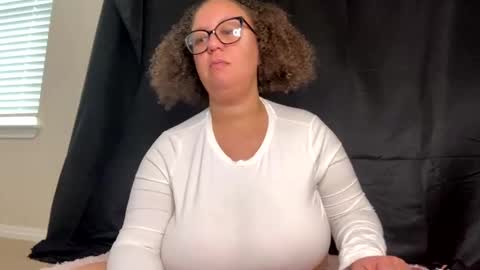 Snapshot of paisleehaze chatting on 8, 1, 2025 Paislee Haze online show from 8, 1, 2025