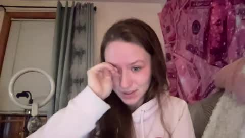 paisleysnowxo online show from 28, 2, 2025
