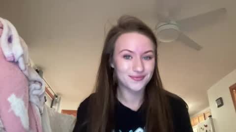 paisleysnowxo online show from 5, 3, 2025