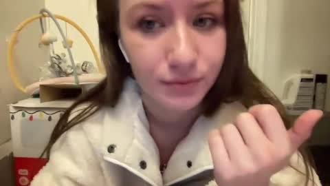 paisleysnowxo online show from 5, 3, 2025
