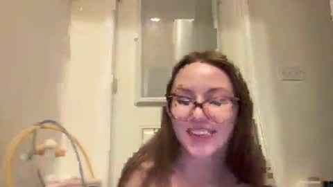 paisleysnowxo online show from 10, 3, 2025