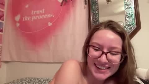 paisleysnowxo online show from 11, 3, 2025