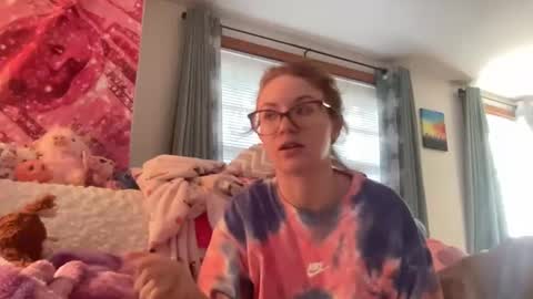 paisleysnowxo online show from 6, 10, 2025