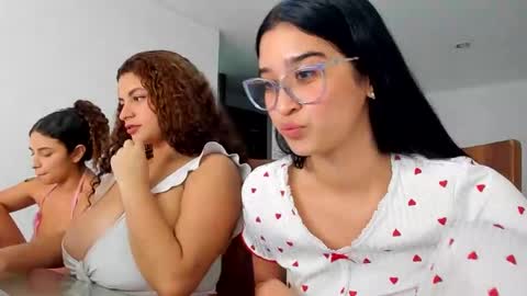Snapshot of pamela_milleer chatting on 6, 1, 2025 pamela_milleer online show from 6, 1, 2025