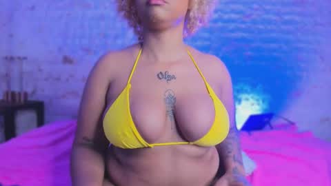 Snapshot of pamela_west chatting on 18, 12, 2025 Pamela West online show from 18, 12, 2025