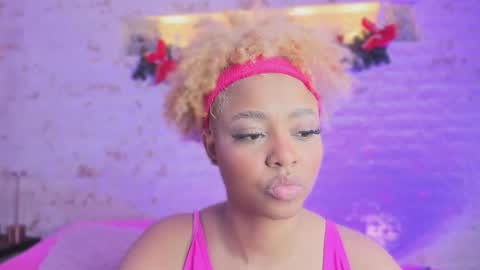 Snapshot of pamela_west chatting on 19, 12, 2025 Pamela West online show from 19, 12, 2025