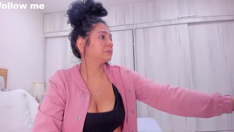 Snapshot of paolaa_rodriguez chatting on 1, 2, 2025 Paola  online show from 1, 2, 2025