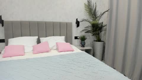 Snapshot of paradi_se chatting on 3, 10, 2025 Melena online show from 3, 10, 2025