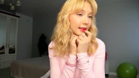 Snapshot of paradi_se chatting on 13, 11, 2025 Melena online show from 13, 11, 2025