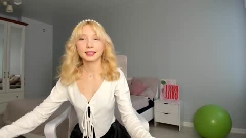 Snapshot of paradi_se chatting on 14, 11, 2025 Melena online show from 14, 11, 2025