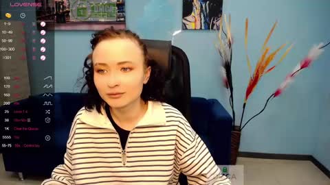 Snapshot of paradox_666_ chatting on 5, 1, 2025 Louise online show from 5, 1, 2025