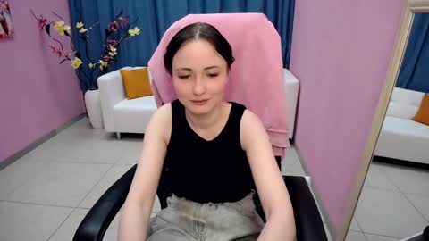 Snapshot of paradox_666_ chatting on 5, 3, 2025 Louise online show from 5, 3, 2025