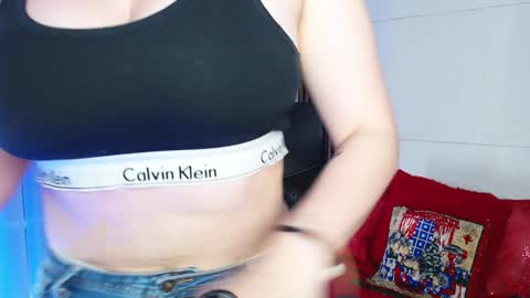 Snapshot of paris_bby_ chatting on 24, 12, 2024 Lizz online Monday to Saturday from 9pm to 5am Colombia time online show from 24, 12, 2024