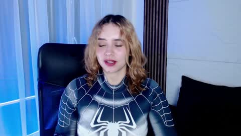 Snapshot of paris_bby_ chatting on 4, 1, 2025 Lizz online Monday to Saturday from 9pm to 5am Colombia time online show from 4, 1, 2025