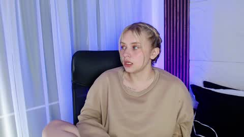 Snapshot of paris_bby_ chatting on 10, 1, 2025 Lizz online Monday to Saturday from 9pm to 5am Colombia time online show from 10, 1, 2025