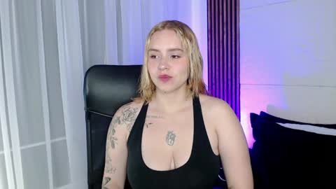 Snapshot of paris_bby_ chatting on 11, 1, 2025 Lizz online Monday to Saturday from 9pm to 5am Colombia time online show from 11, 1, 2025