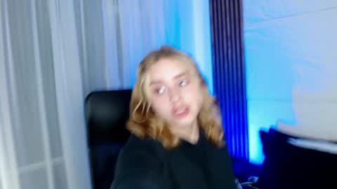 Snapshot of paris_bby_ chatting on 11, 1, 2025 Lizz online Monday to Saturday from 9pm to 5am Colombia time online show from 11, 1, 2025
