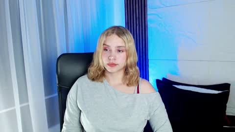 Snapshot of paris_bby_ chatting on 12, 1, 2025 Lizz online Monday to Saturday from 9pm to 5am Colombia time online show from 12, 1, 2025