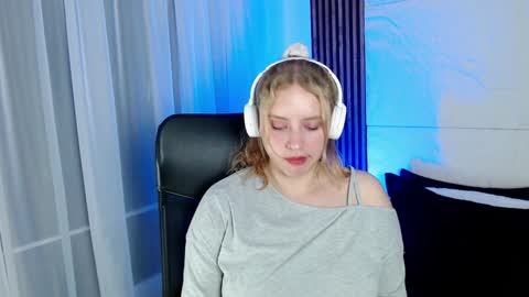 Snapshot of paris_bby_ chatting on 12, 1, 2025 Lizz online Monday to Saturday from 9pm to 5am Colombia time online show from 12, 1, 2025