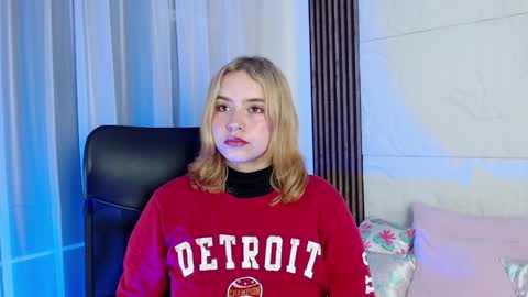 Snapshot of paris_bby_ chatting on 14, 1, 2025 Lizz online Monday to Saturday from 9pm to 5am Colombia time online show from 14, 1, 2025