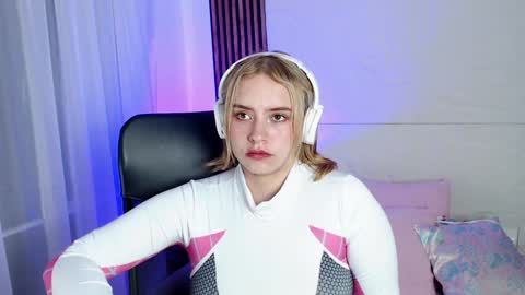 Snapshot of paris_bby_ chatting on 14, 1, 2025 Lizz online Monday to Saturday from 9pm to 5am Colombia time online show from 14, 1, 2025