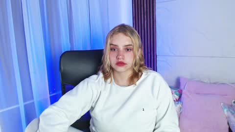 Snapshot of paris_bby_ chatting on 16, 1, 2025 Lizz online Monday to Saturday from 9pm to 5am Colombia time online show from 16, 1, 2025
