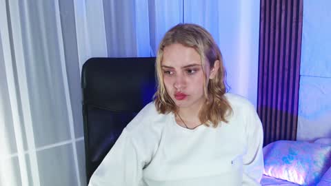 Snapshot of paris_bby_ chatting on 16, 1, 2025 Lizz online Monday to Saturday from 9pm to 5am Colombia time online show from 16, 1, 2025