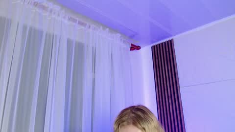 Snapshot of paris_bby_ chatting on 17, 1, 2025 Lizz online Monday to Saturday from 9pm to 5am Colombia time online show from 17, 1, 2025