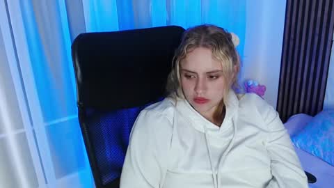 Snapshot of paris_bby_ chatting on 21, 1, 2025 Lizz online Monday to Saturday from 9pm to 5am Colombia time online show from 21, 1, 2025