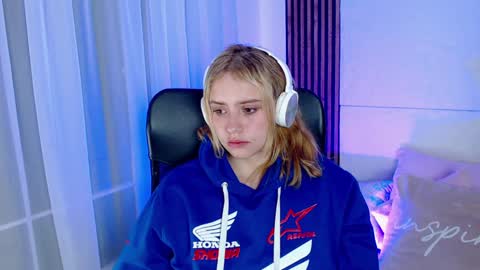Snapshot of paris_bby_ chatting on 22, 1, 2025 Lizz online Monday to Saturday from 9pm to 5am Colombia time online show from 22, 1, 2025