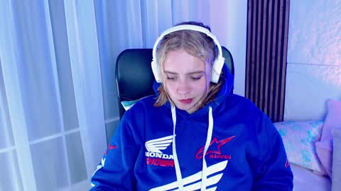 Snapshot of paris_bby_ chatting on 23, 1, 2025 Lizz online Monday to Saturday from 9pm to 5am Colombia time online show from 23, 1, 2025