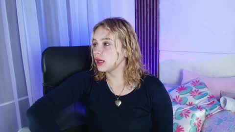 Snapshot of paris_bby_ chatting on 25, 1, 2025 Lizz online Monday to Saturday from 9pm to 5am Colombia time online show from 25, 1, 2025