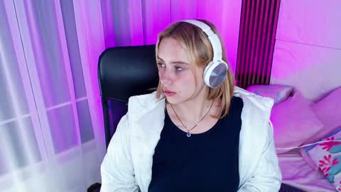 Snapshot of paris_bby_ chatting on 28, 1, 2025 Lizz online Monday to Saturday from 9pm to 5am Colombia time online show from 28, 1, 2025